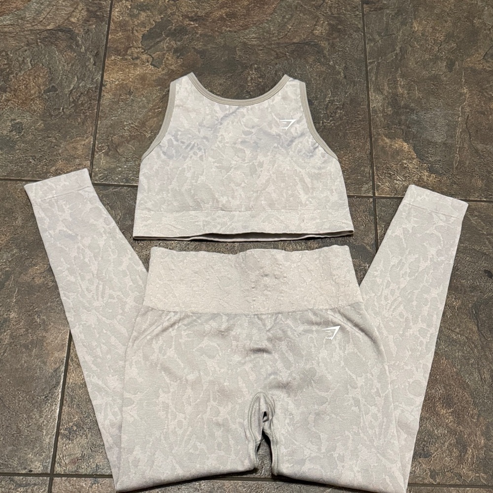 Gymshark Gray Patterned Crop Top/Sports bra & Leggings Set